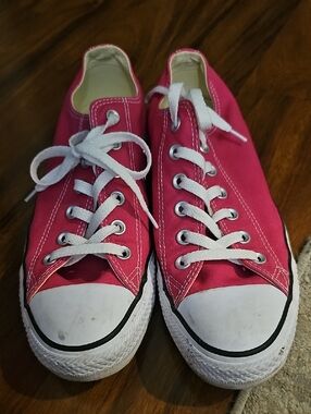 Converse Classic Pink Canvas Low-Top Sneakers Womens Size 10